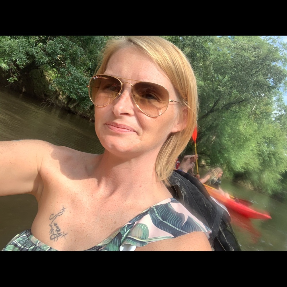 Meet your Posher, Elizabeth